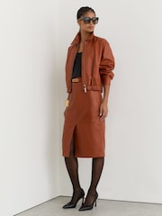 Reiss Lottie Avkortet bomberjakke i skinn - Bilde 8 av 9