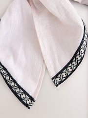 أسود/أبيض ـ طبعة شجر نخيل على الحواف - رداء سارونج طويل - صورة 7 من 7