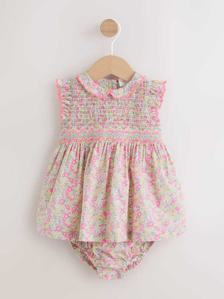 Rozā ziedu - Woven Baby Dress and Knickers Set 2 Piece (0mths-2yrs) - Attēls 1 no 9