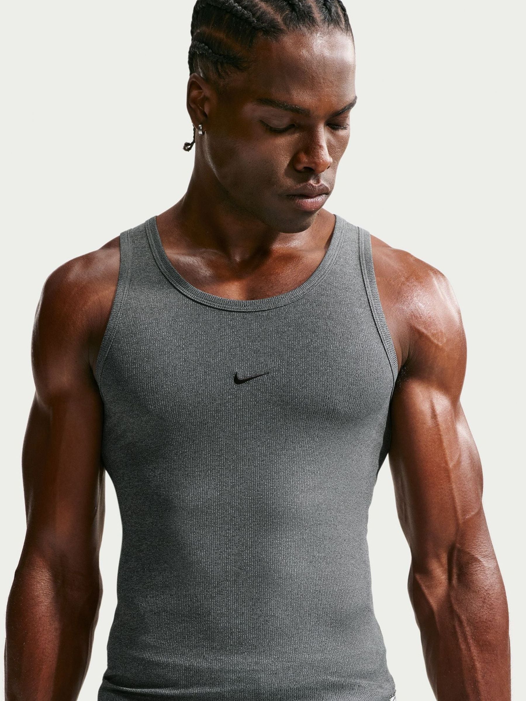 Nike Trail Tank Top ブラック/グレー Buy Nike Chrome Black Athletic Club Dri-FIT Ribbed Training Tank