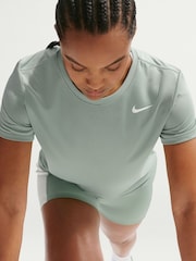 أخضر بخاري - تي شيرت Dri-FIT من Nike - صورة 4 من 5