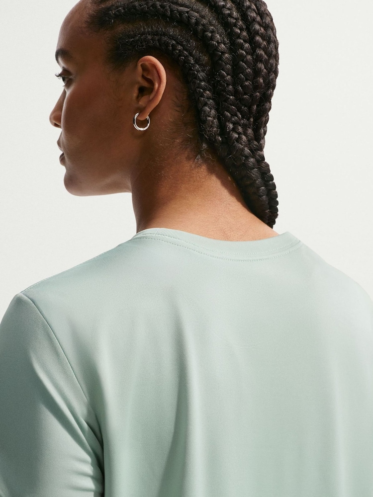 أخضر بخاري - تي شيرت Dri-FIT من Nike - صورة 5 من 5