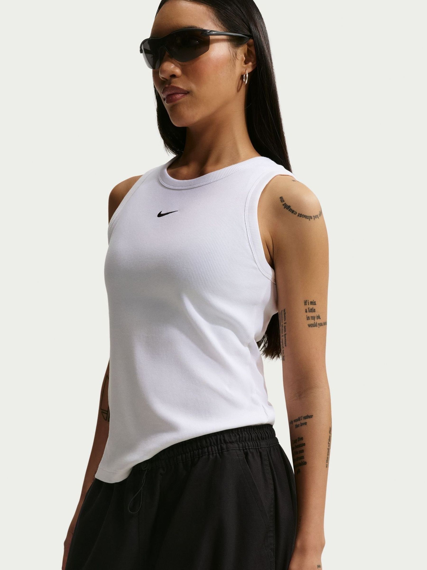 Next：日本 ホワイト - Nike リブ編み レーサーバック タンクトップ