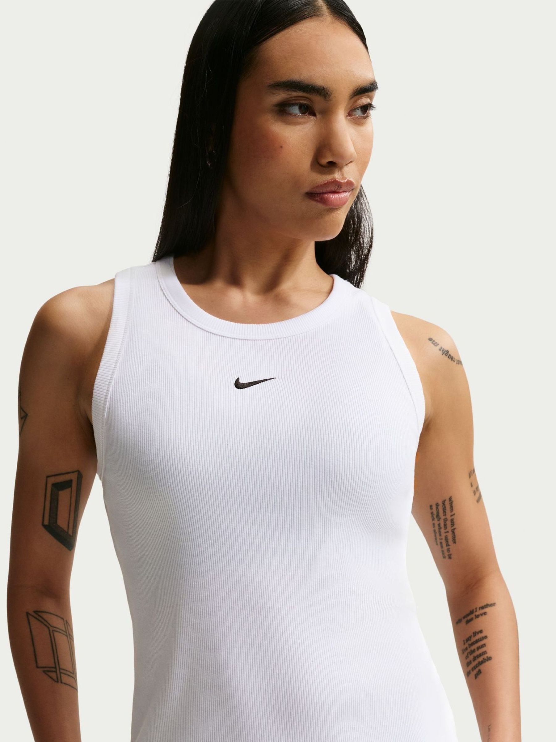 Next：日本 ホワイト - Nike リブ編み レーサーバック タンクトップ