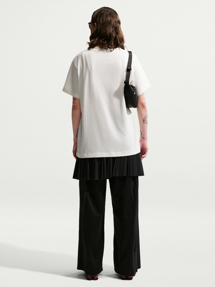 Nike Neutral Logo Graphic Oversized T-Shirt - Image 2 of 5 Nike Neutral Logo Graphic Oversized T-Shirt - Image 2 of 5