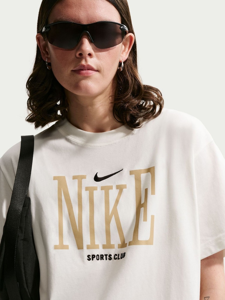 Nike Neutral Logo Graphic Oversized T-Shirt - Image 5 of 5 Nike Neutral Logo Graphic Oversized T-Shirt - Image 5 of 5