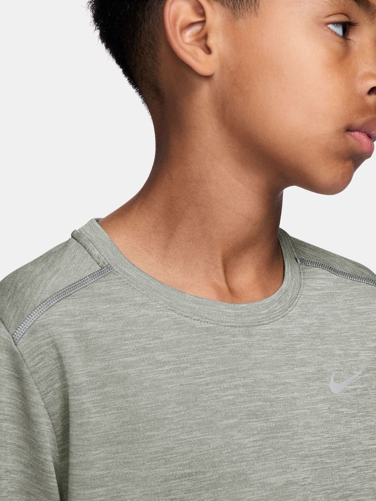 Nike Spruce Fog Grey Miler Dri-FIT Short Sleeve T-Shirt - Image 3 of 3 Nike Spruce Fog Grey Miler Dri-FIT Short Sleeve T-Shirt - Image 3 of 3