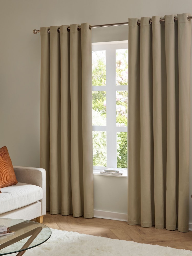 Furn The Ultimate Velvet 100% Blackout Eyelet Curtains - صورة 2 من 7