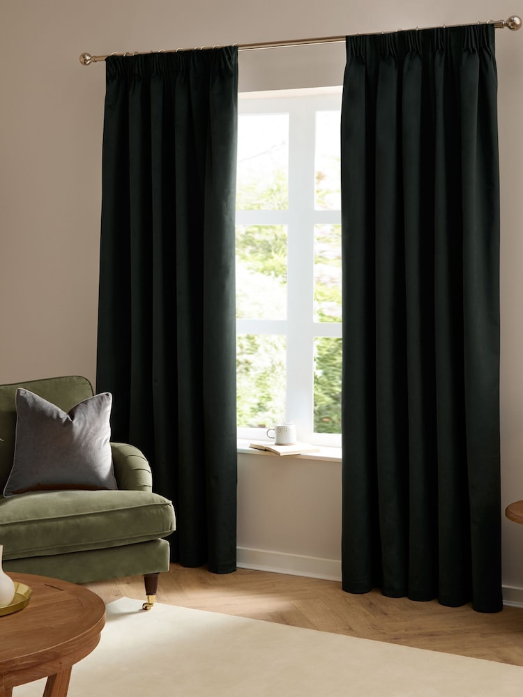 Furn The Ultimate Velvet 100% Blackout Pencil Pleat Curtains - صورة 2 من 7 Furn The Ultimate Velvet 100% Blackout Pencil Pleat Curtains - صورة 2 من 7