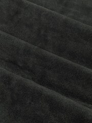 Furn The Ultimate Velvet 100% Blackout Pencil Pleat Curtains - صورة 7 من 7