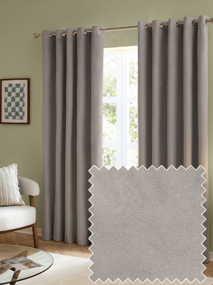 Furn The Ultimate Velvet 100% Blackout Eyelet Curtains - صورة 1 من 7