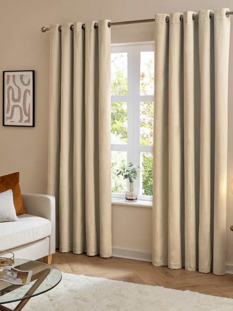 Furn The Ultimate Velvet 100% Blackout Eyelet Curtains - صورة 2 من 7