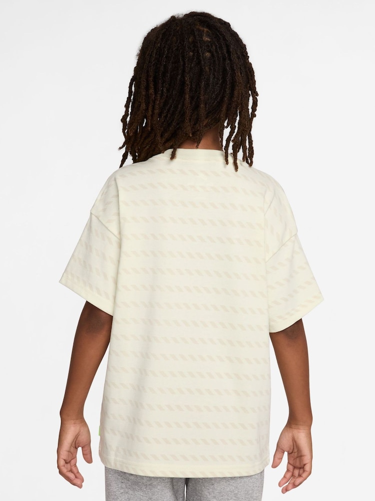 Nike Cream Sportswear T-Shirt - Image 2 of 3 Nike Cream Sportswear T-Shirt - Image 2 of 3