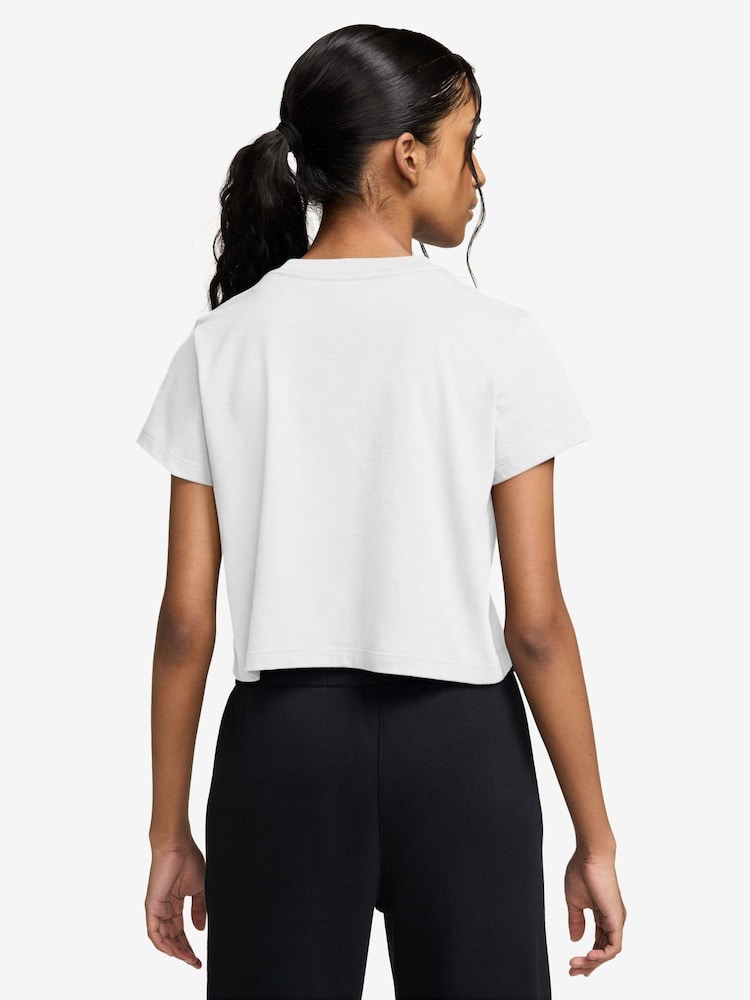 Nike White Sportswear T-Shirt - Image 2 of 3 Nike White Sportswear T-Shirt - Image 2 of 3