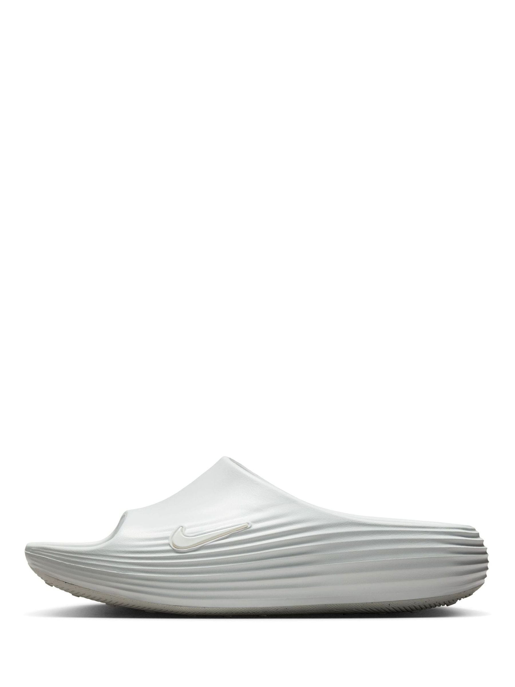 Next：日本 ホワイト - Nike ReactX Rejuven 8 サンダル from Next Japan