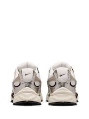 Nike Silver/Black V5 Vomero Trainers - Image 4 of 8