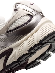 Nike Silver/Black V5 Vomero Trainers - Image 7 of 8