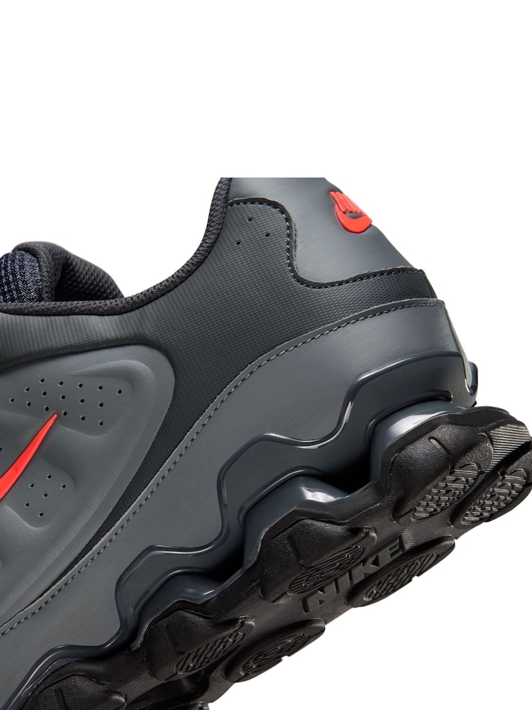 Nike Black Reax 8 Trainers - Image 10 of 10