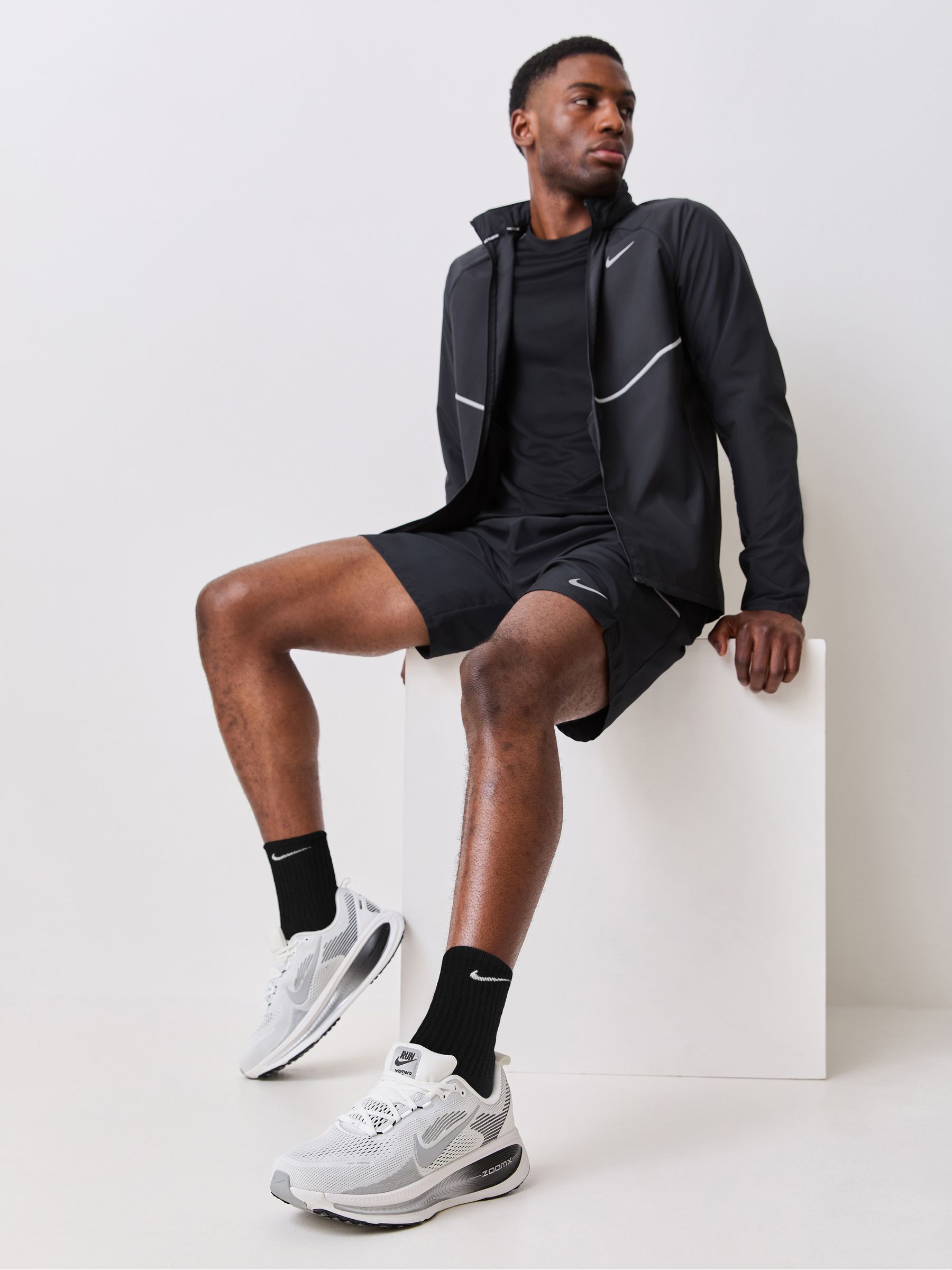 Next：日本 ホワイト / シルバー - Nike Vomero 18 ランニング