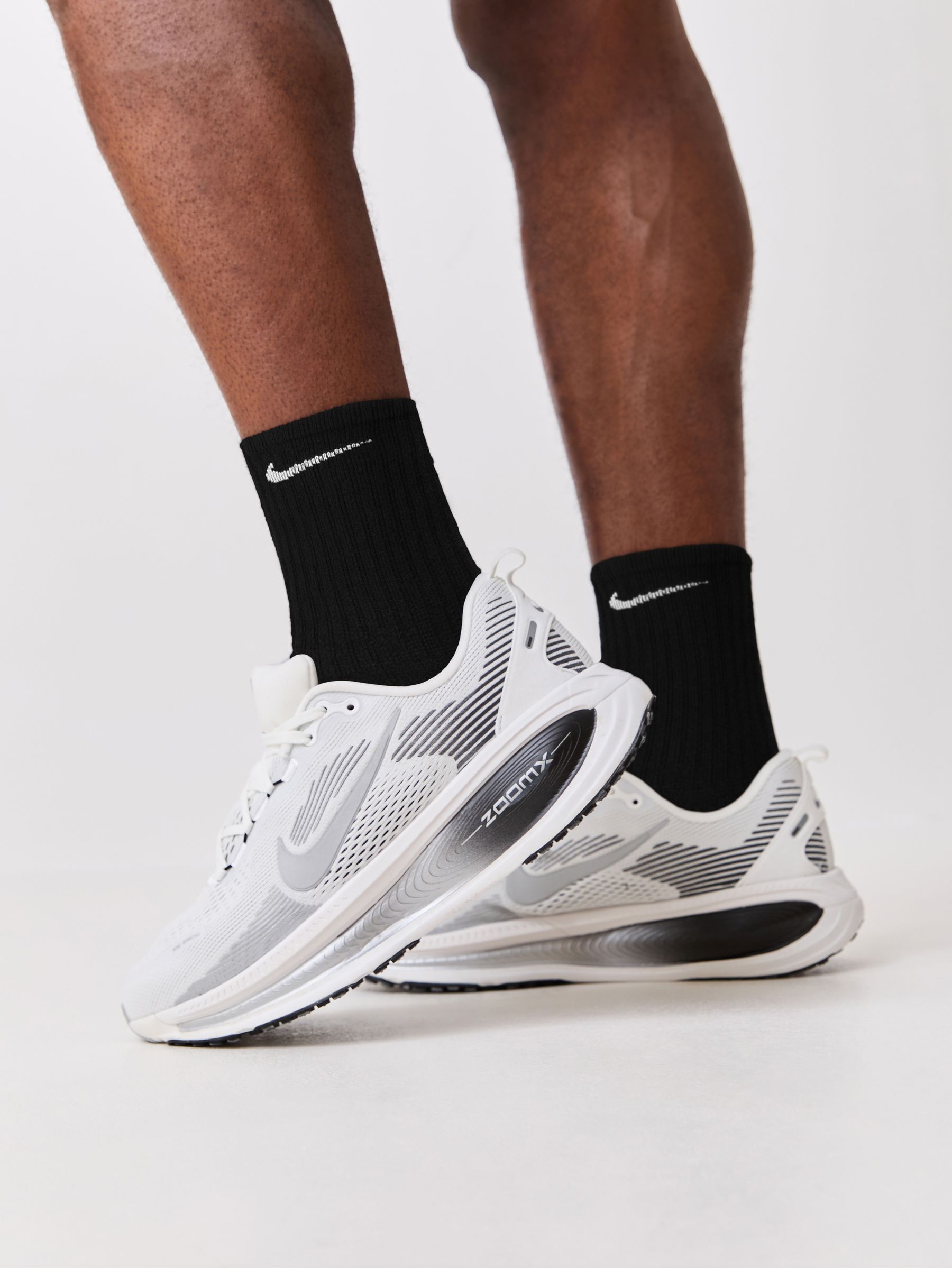 Next：日本 ホワイト / シルバー - Nike Vomero 18 ランニング