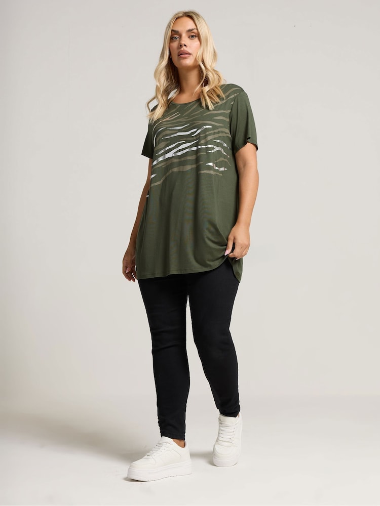 Yours Curve Green Foil Animal Print Top - Image 2 of 5
