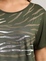 Yours Curve Green Foil Animal Print Top - Image 4 of 5