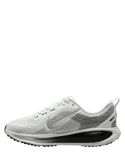 Nike White/Silver Youth Vomero 18 Road Running Trainers - Image 2 of 4