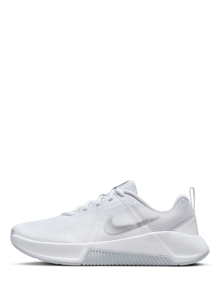 Nike White MC 3 Gym Trainers - Image 2 of 11