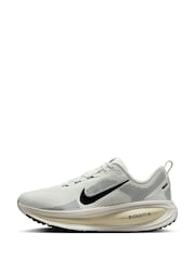 Nike White/Black Vomero 18 Road Running Trainers - Image 10 of 11