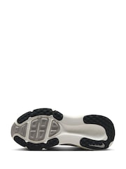 Nike White/Black Vomero 18 Road Running Trainers - Image 5 of 11