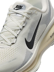 Nike White/Black Vomero 18 Road Running Trainers - Image 6 of 11