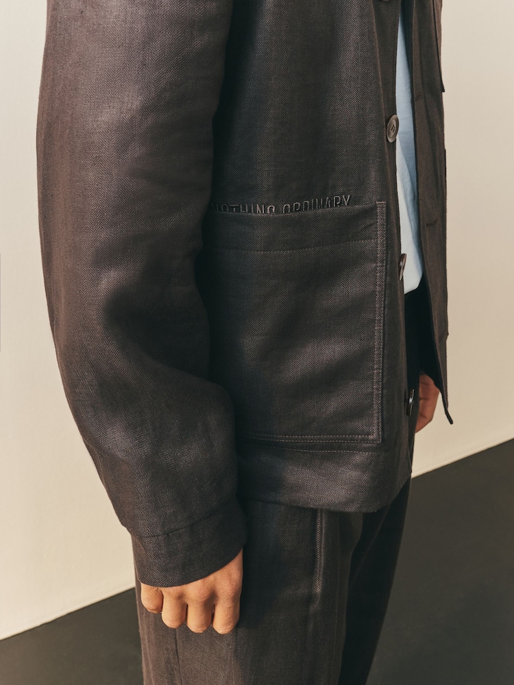 Marrón chocolate - Nothing Ordinary Pure Linen Herringbone Chore Jacket - Imagen 6 de 6