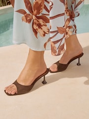 Schokoladenbraun Wildlederimitat - Lipsy Flared Heel Slip On Mid Heel Mule Sandals - Bild 1 von 4