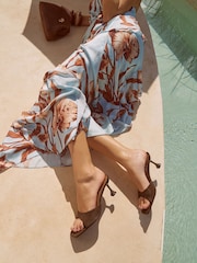 Schokoladenbraun Wildlederimitat - Lipsy Flared Heel Slip On Mid Heel Mule Sandals - Bild 4 von 4