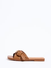 Marrón tostado - Friends Like These Faux Leather Buckle Detail Slip-On Flat Summer Sandals - Imagen 5 de 5