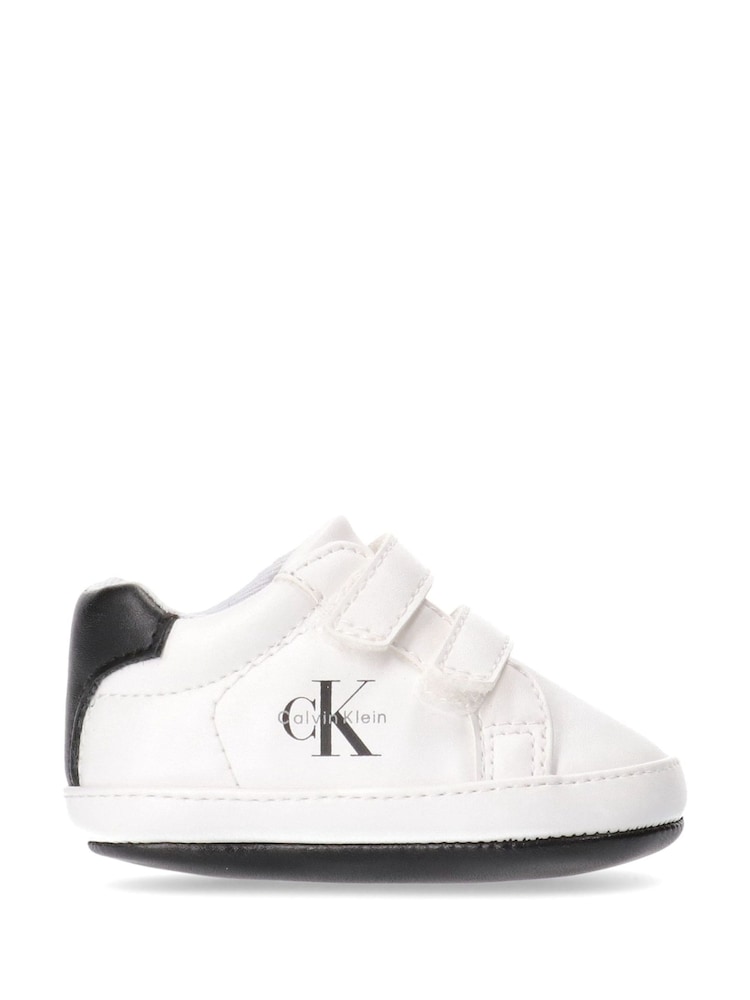 حذاء رياضي بقبة منخفضة بشريط لاصق من Calvin Klein - Image 1 of 5 حذاء رياضي بقبة منخفضة بشريط لاصق من Calvin Klein - Image 1 of 5