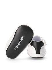 حذاء رياضي بقبة منخفضة بشريط لاصق من Calvin Klein - Image 5 of 5