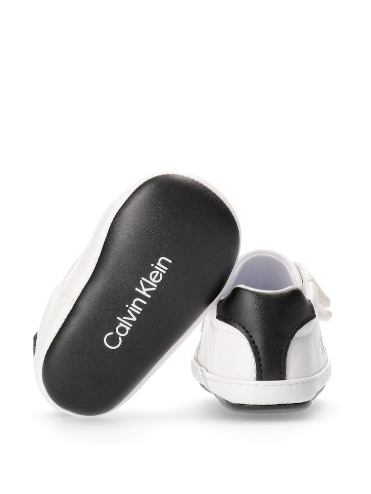 حذاء رياضي بقبة منخفضة بشريط لاصق من Calvin Klein - Image 5 of 5 حذاء رياضي بقبة منخفضة بشريط لاصق من Calvin Klein - Image 5 of 5