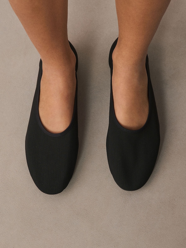 שחור - Forever Comfort High Cut Mesh Ballerina Flat Shoes - תמונה 2 מתוך 5