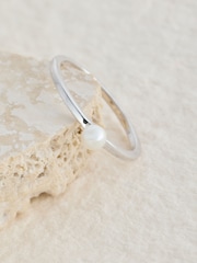 Sterling Silver Pearl Effect Ring - Image 2 of 3