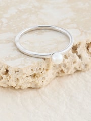 Sterling Silver Pearl Effect Ring - Image 4 of 6