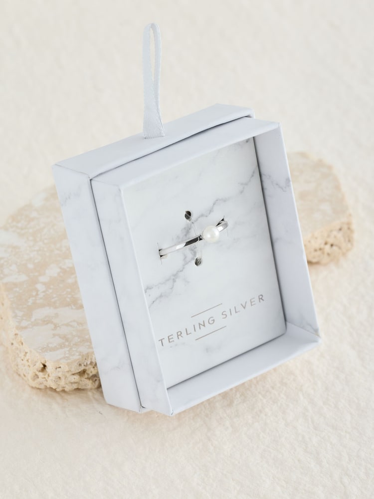Sterling Silver Pearl Effect Ring - Image 6 of 6