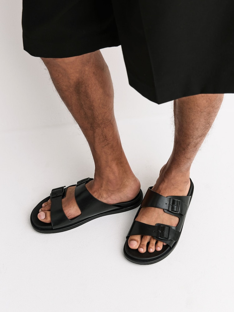 Schwarz - Ledersandalen mit zwei Schnallenriemen - Bild 1 von 8 Schwarz - Ledersandalen mit zwei Schnallenriemen - Bild 1 von 8