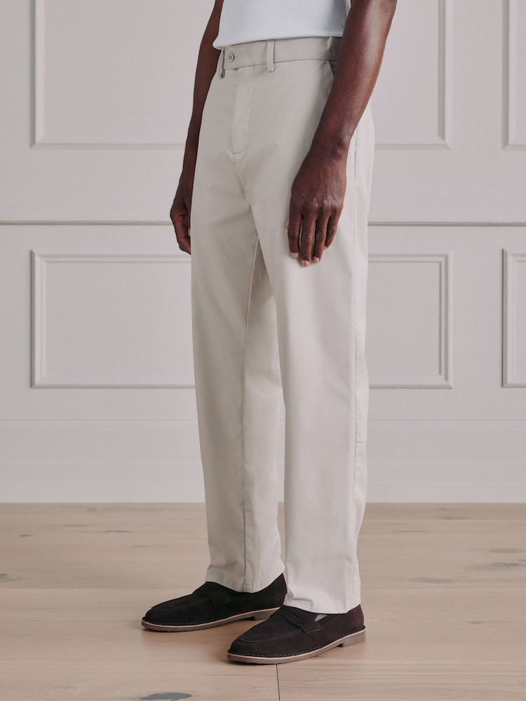 عاجي - قياس مستقيم - بنطلون تشينو مريح للغاية بتقنية Motionflex - صورة 1 من 5