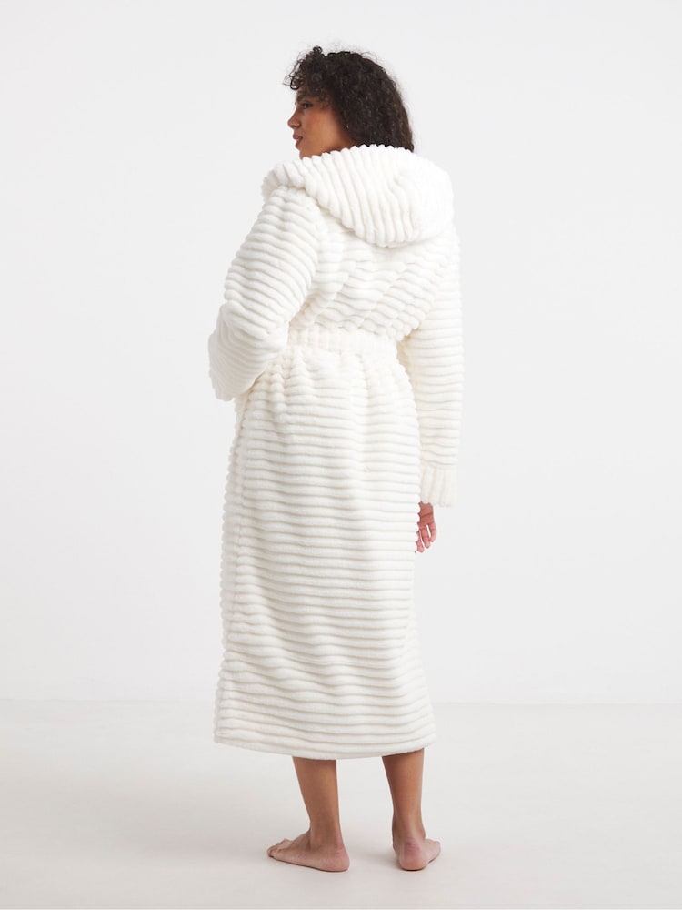 Simply Be Cream Pretty Secrets Luxury Maxi Gown - Image 2 of 4 Simply Be Cream Pretty Secrets Luxury Maxi Gown - Image 2 of 4