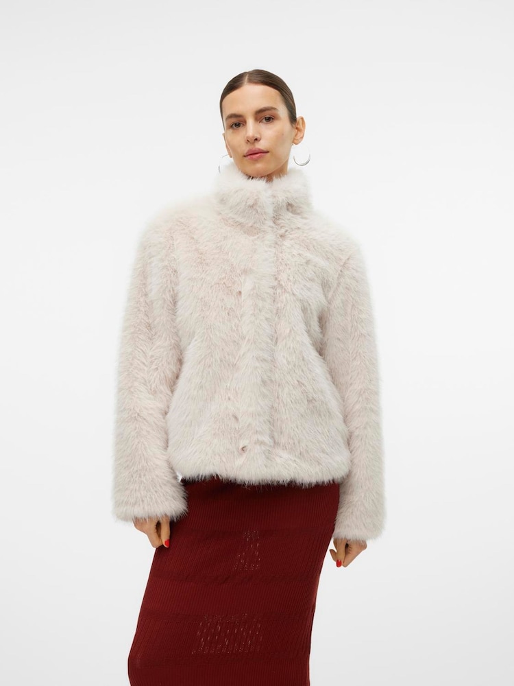 VERO MODA Cream Short Faux Fur Jacket - Image 2 of 5 VERO MODA Cream Short Faux Fur Jacket - Image 2 of 5