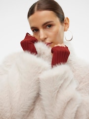 Crema - Chaqueta de piel sintética corta de Vero Moda - Imagen 6 de 7