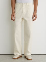 أبيض - Reiss Rubin Monogram Relaxed-Fit Jeans - صورة 3 من 6