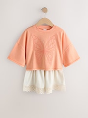 برتقالي/كريمي بنقشة فراشة - طقم من تيشِرت وشورت بارز الملمس (3-16 سنة) - صورة 4 من 7