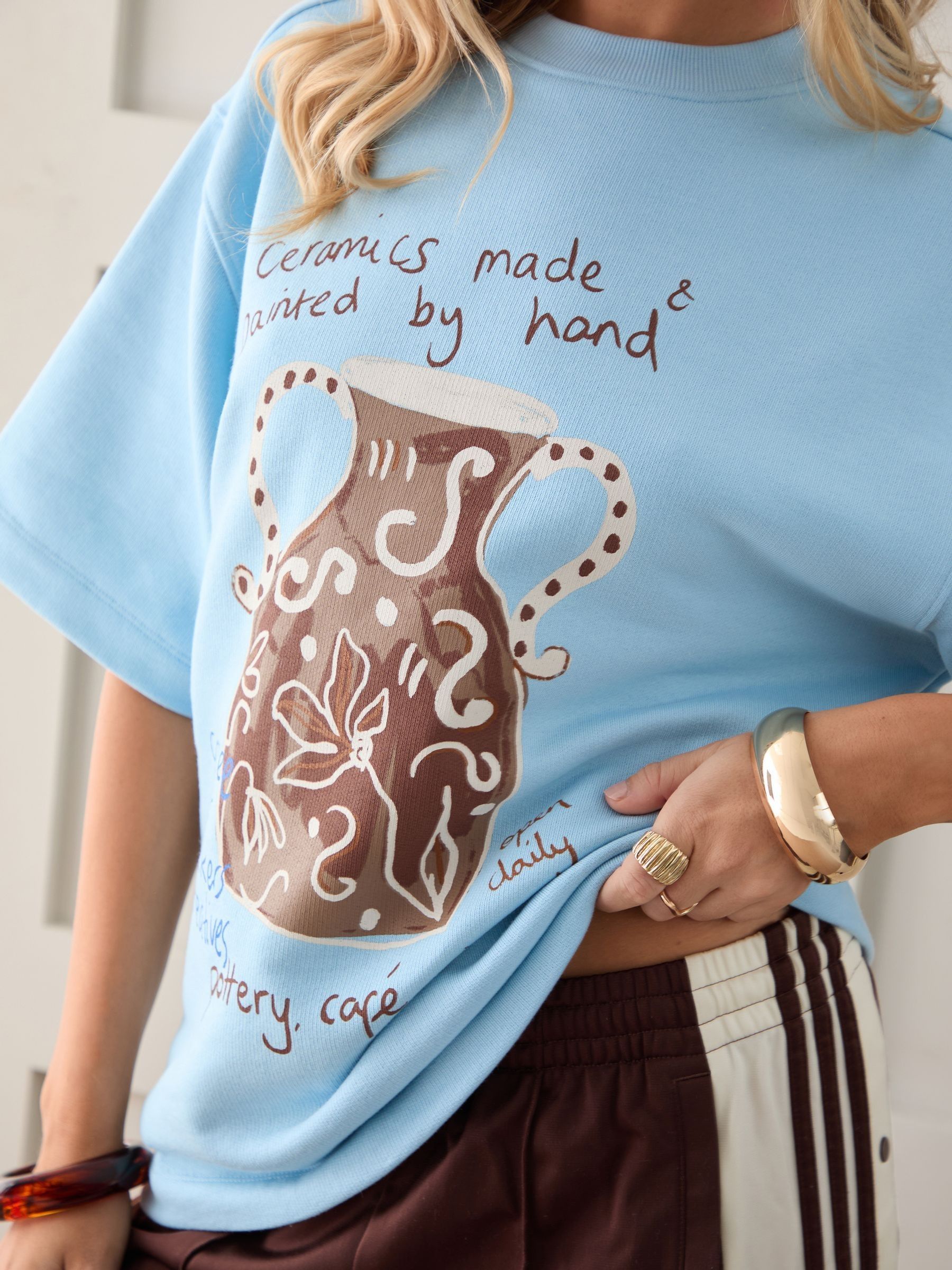 Buy Here for the T Blue Vase Graphic Short Sleeve Heavyweight T